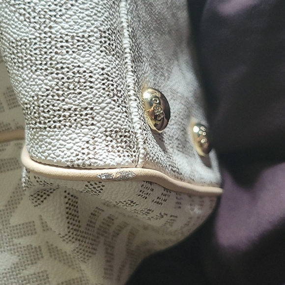 Michael kors purse - Picture 5 of 7